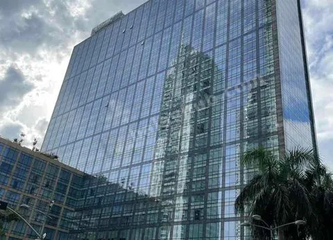 Foreclosed Condo Unit (with parking) in RAFFLES RESIDENCES, Raffles Drive cor Makati ave Makati city