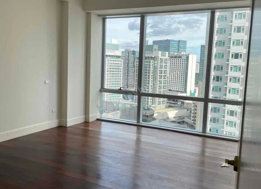 Foreclosed Condo Unit (with parking) in RAFFLES RESIDENCES, Raffles Drive cor Makati ave Makati city