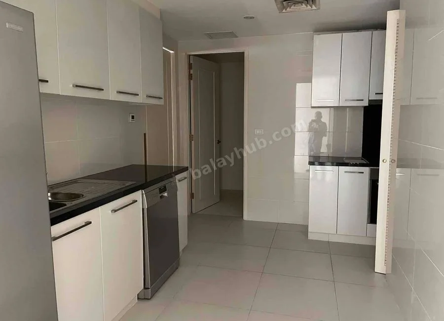 Foreclosed Condo Unit (with parking) in RAFFLES RESIDENCES, Raffles Drive cor Makati ave Makati city