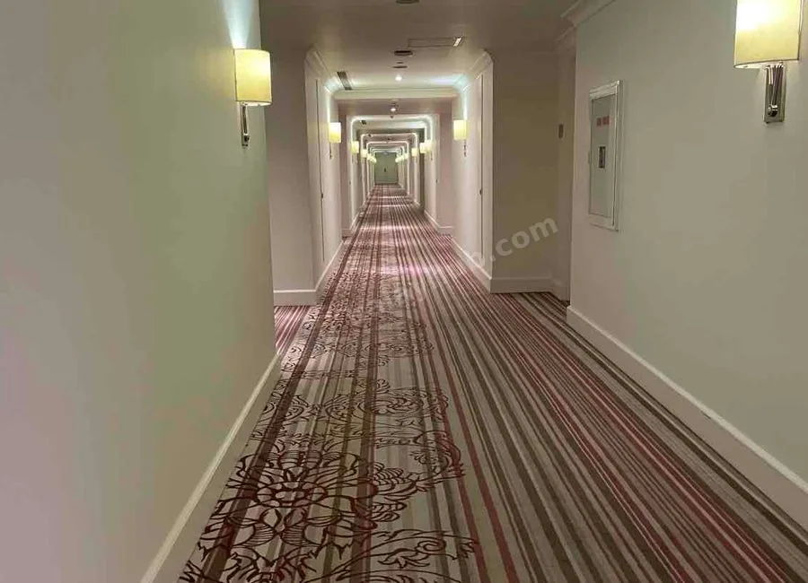Foreclosed Condo Unit (with parking) in RAFFLES RESIDENCES, Raffles Drive cor Makati ave Makati city