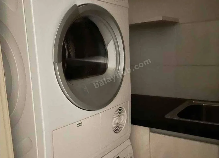 Foreclosed Condo Unit (with parking) in RAFFLES RESIDENCES, Raffles Drive cor Makati ave Makati city
