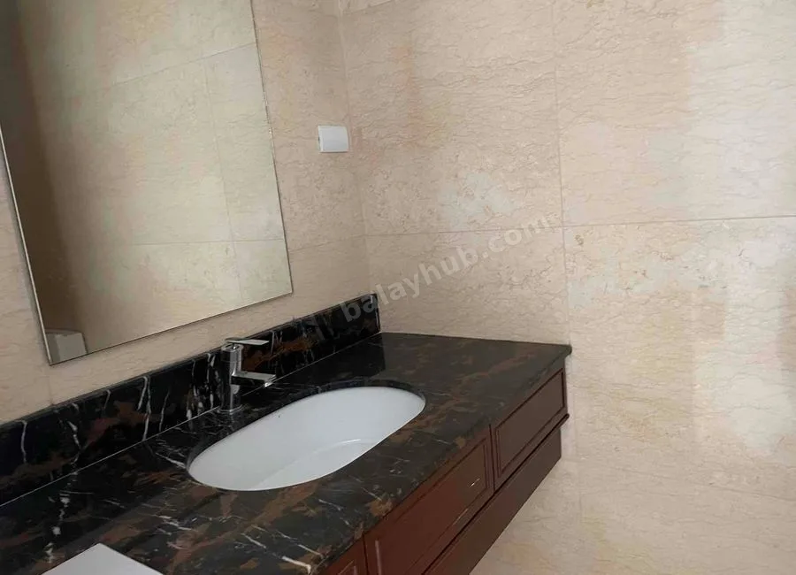 Foreclosed Condo Unit (with parking) in RAFFLES RESIDENCES, Raffles Drive cor Makati ave Makati city