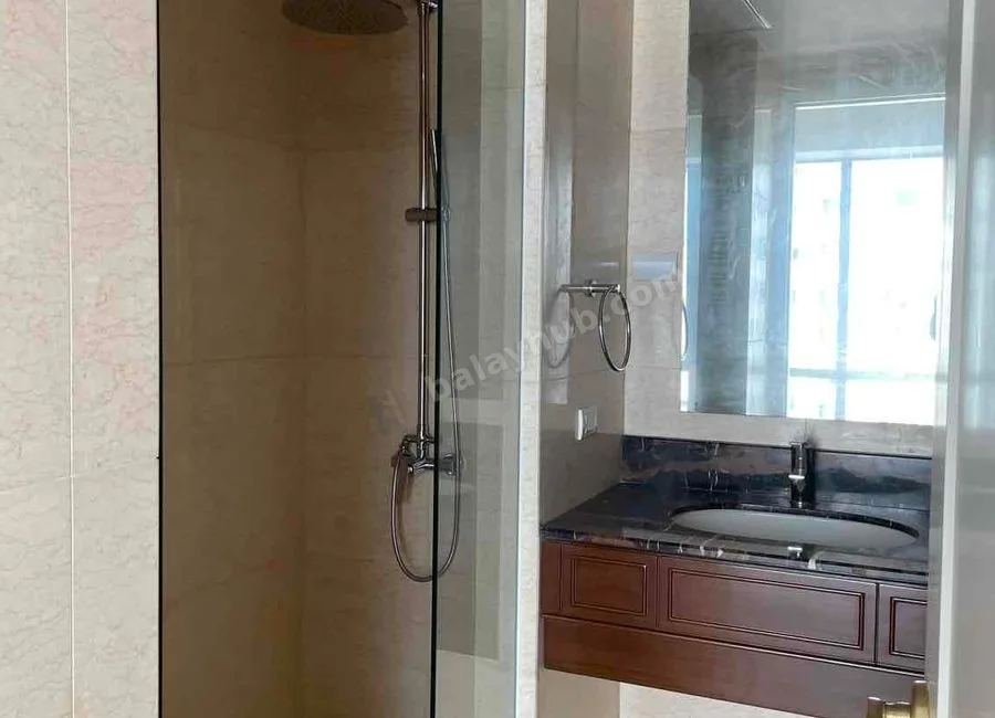 Foreclosed Condo Unit (with parking) in RAFFLES RESIDENCES, Raffles Drive cor Makati ave Makati city