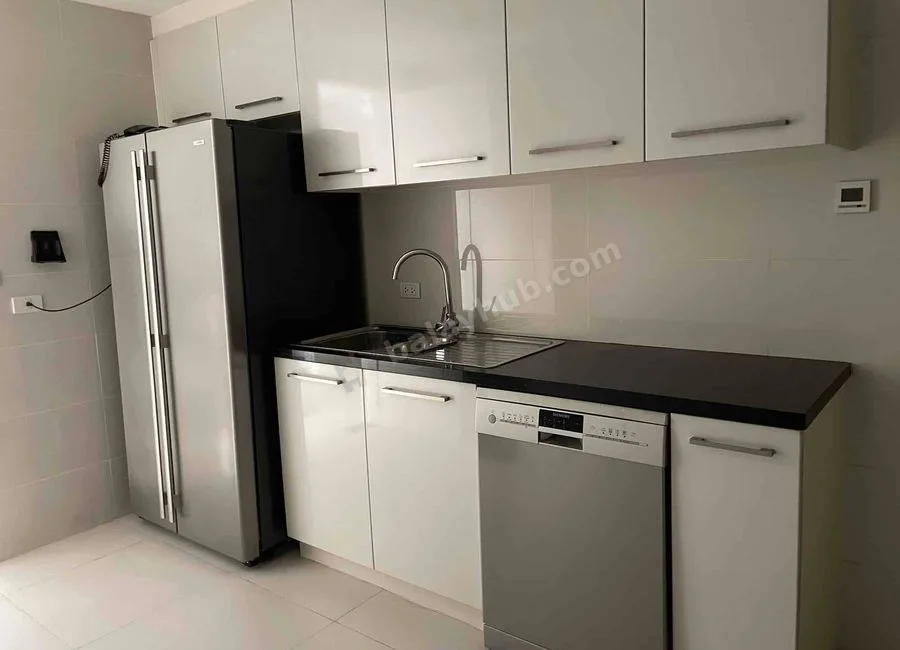 Foreclosed Condo Unit (with parking) in RAFFLES RESIDENCES, Raffles Drive cor Makati ave Makati city
