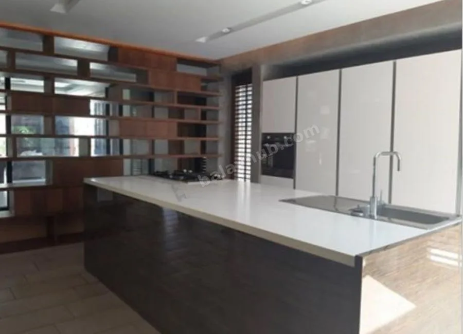 Spacious Bungalow Four Bedrooms House w/ Pool in Northtown