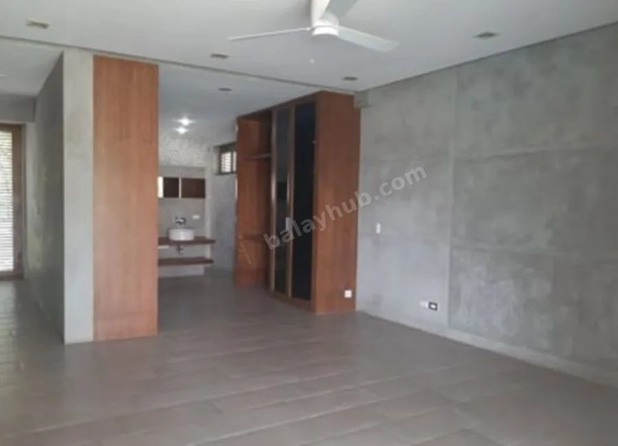 Spacious Bungalow Four Bedrooms House w/ Pool in Northtown