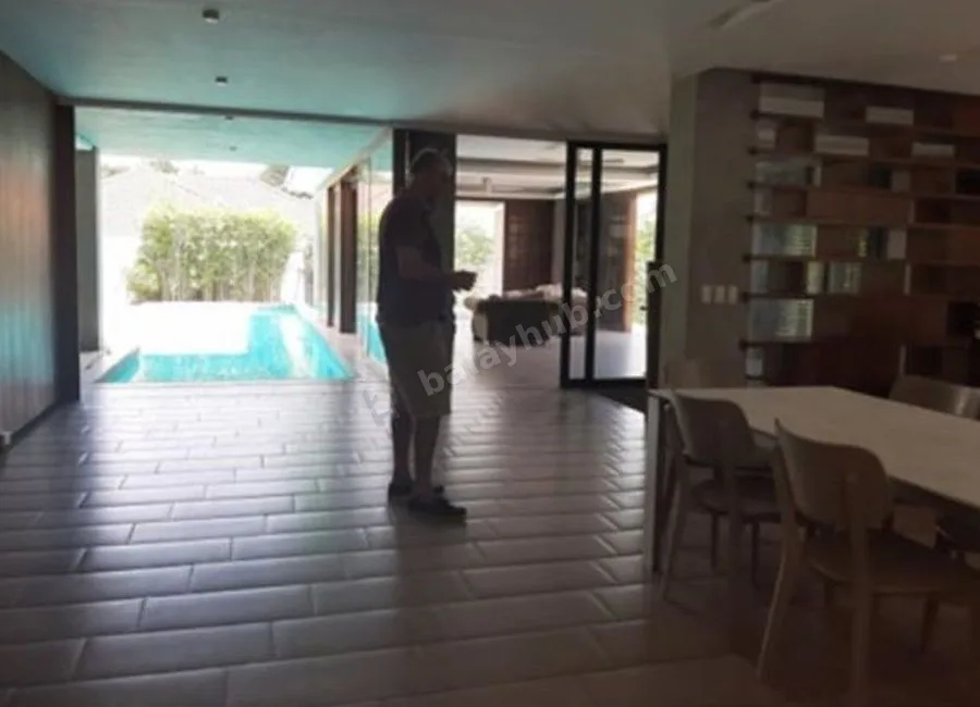 Spacious Bungalow Four Bedrooms House w/ Pool in Northtown