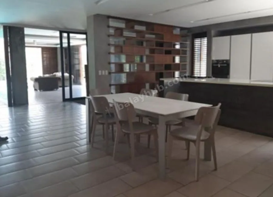 Spacious Bungalow Four Bedrooms House w/ Pool in Northtown