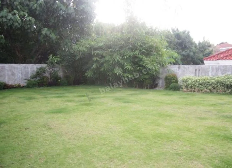 Spacious Bungalow Four Bedrooms House w/ Pool in Northtown