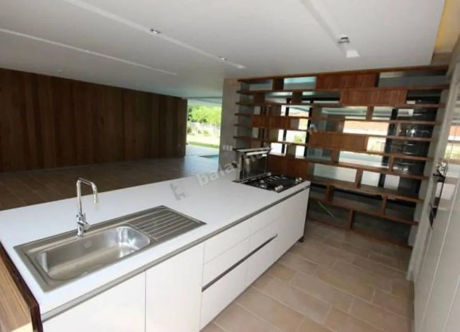 Spacious Bungalow Four Bedrooms House w/ Pool in Northtown