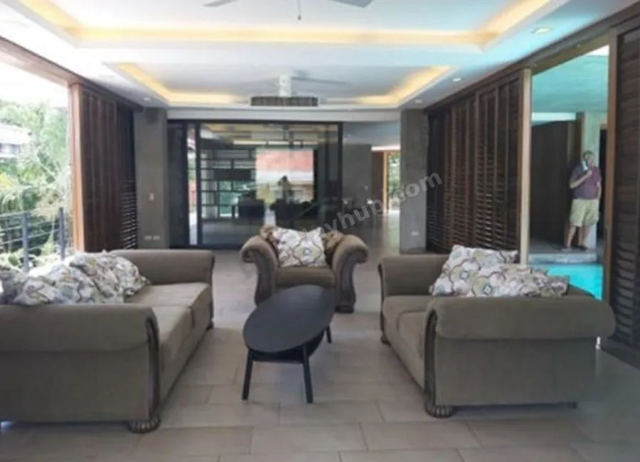 Spacious Bungalow Four Bedrooms House w/ Pool in Northtown