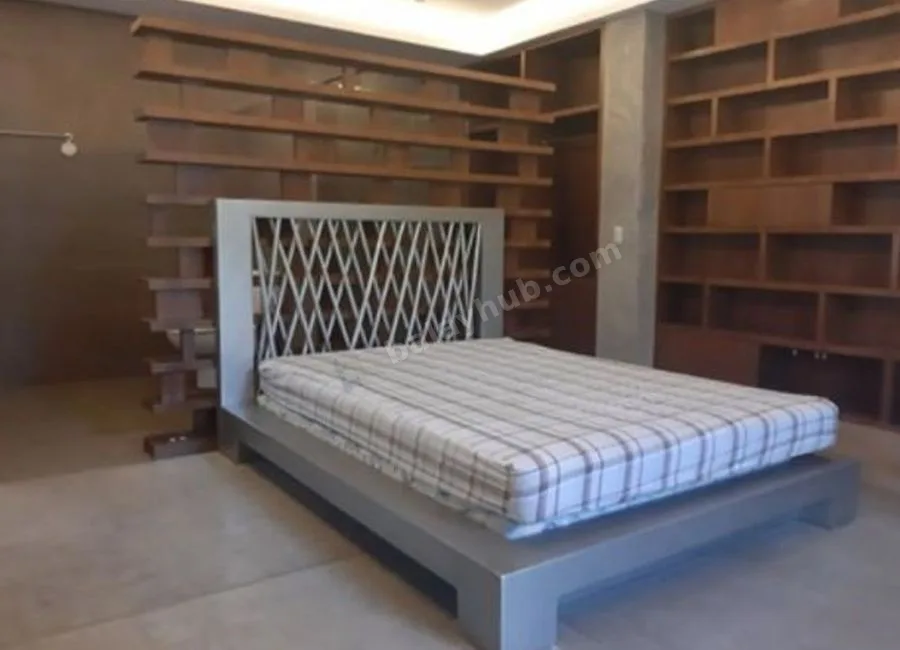 Spacious Bungalow Four Bedrooms House w/ Pool in Northtown