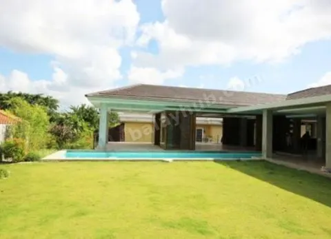 Spacious Bungalow Four Bedrooms House w/ Pool in Northtown