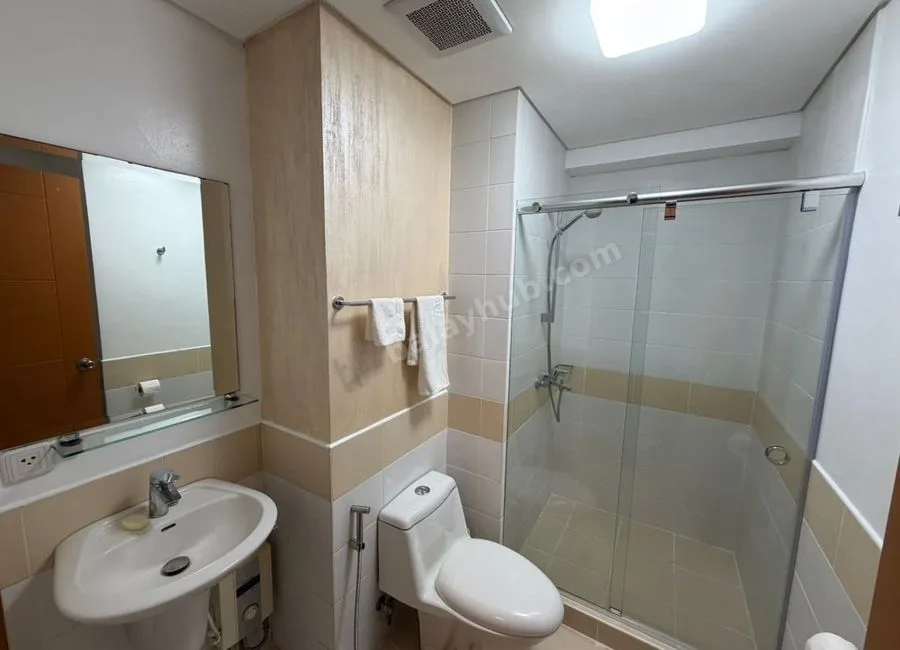 Well maintained 1 bedroom with balcony for rent at Trion Tower in BGC