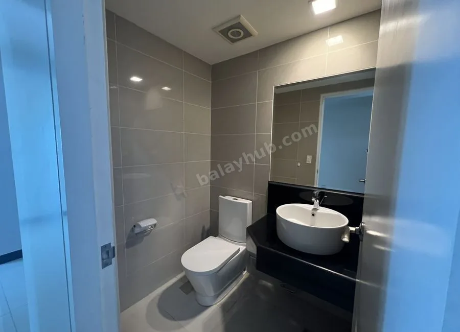 Modern 3 Bedroom Unit for Lease in 8 Forbestown Road, BGC, Taguig City