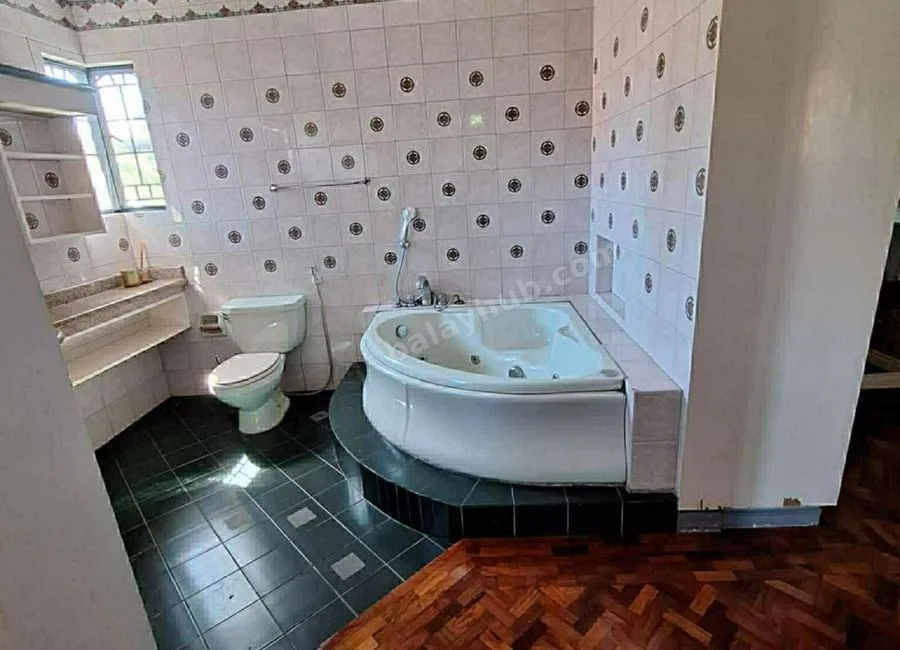 House with 4 bedrooms and with pool for rent at Ayala Alabang Village