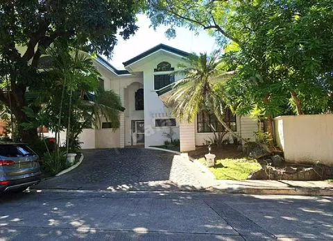 House with 4 bedrooms and with pool for rent at Ayala Alabang Village