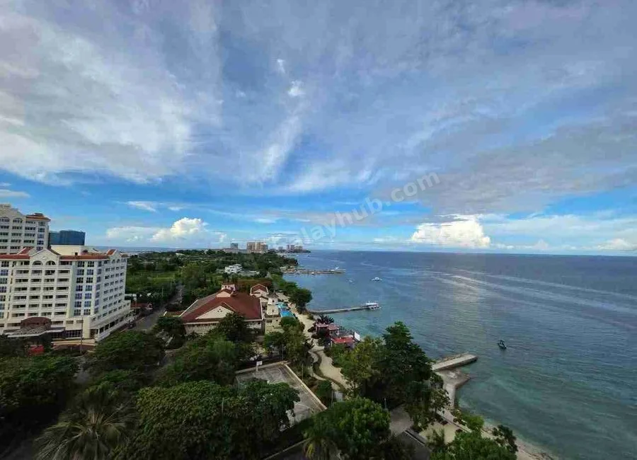 For Rent: The Reef Large 1 bedroom corner unit