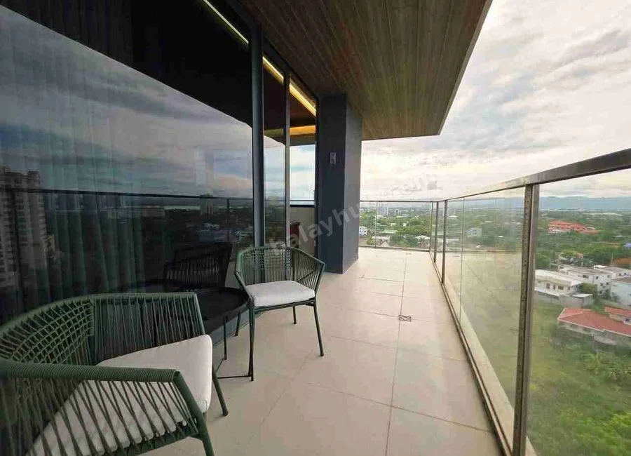 For Rent: The Reef Large 1 bedroom corner unit