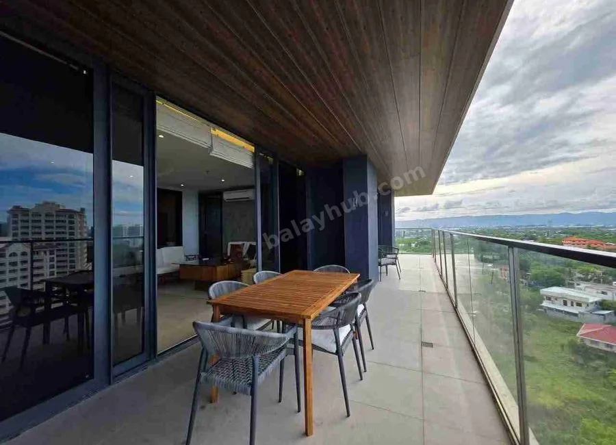For Rent: The Reef Large 1 bedroom corner unit