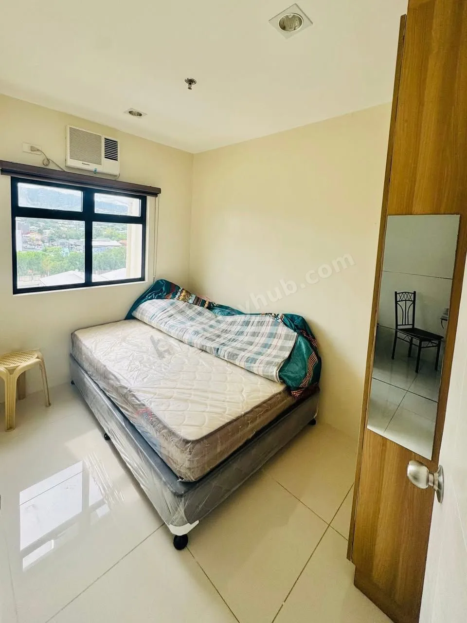 Fully Furnished 1-Bedroom Condo Near Oakridge Business Park