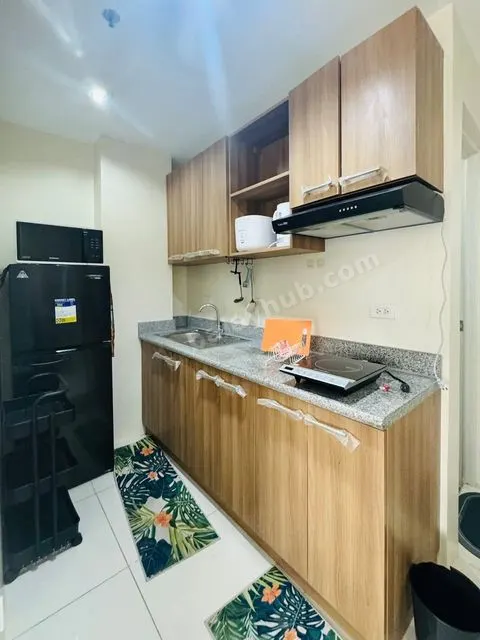 Fully Furnished 1-Bedroom Condo Near Oakridge Business Park