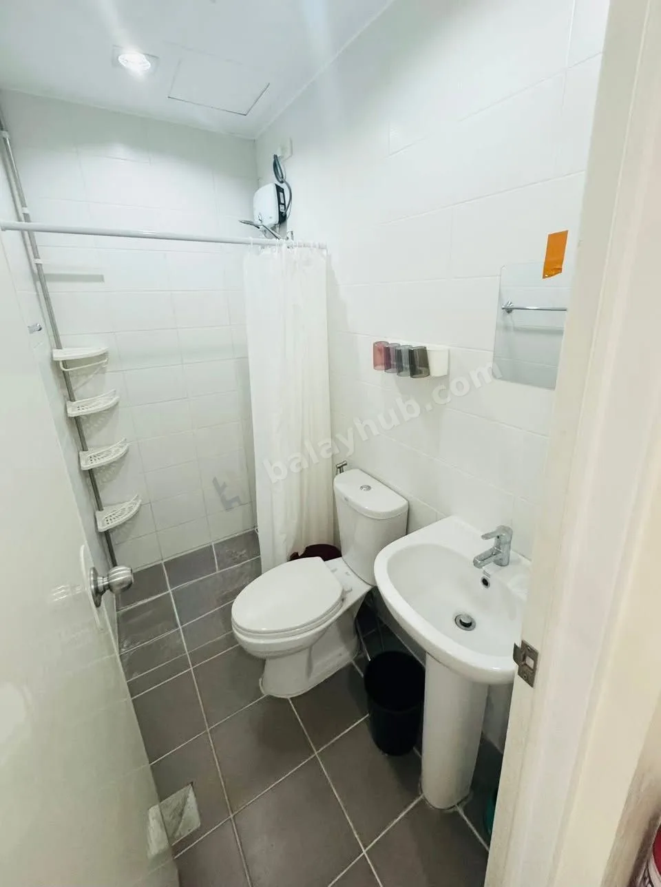 Fully Furnished 1-Bedroom Condo Near Oakridge Business Park