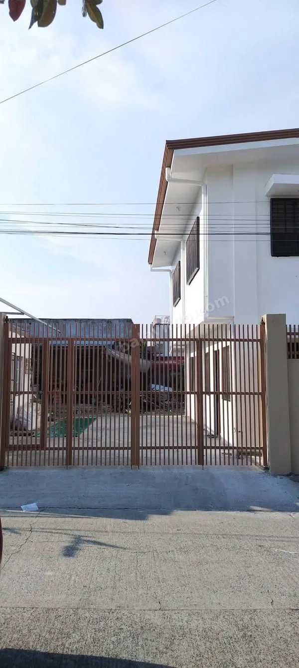 2BR Condo with Garage in St. Joseph Almanza Uno, Las Piñas