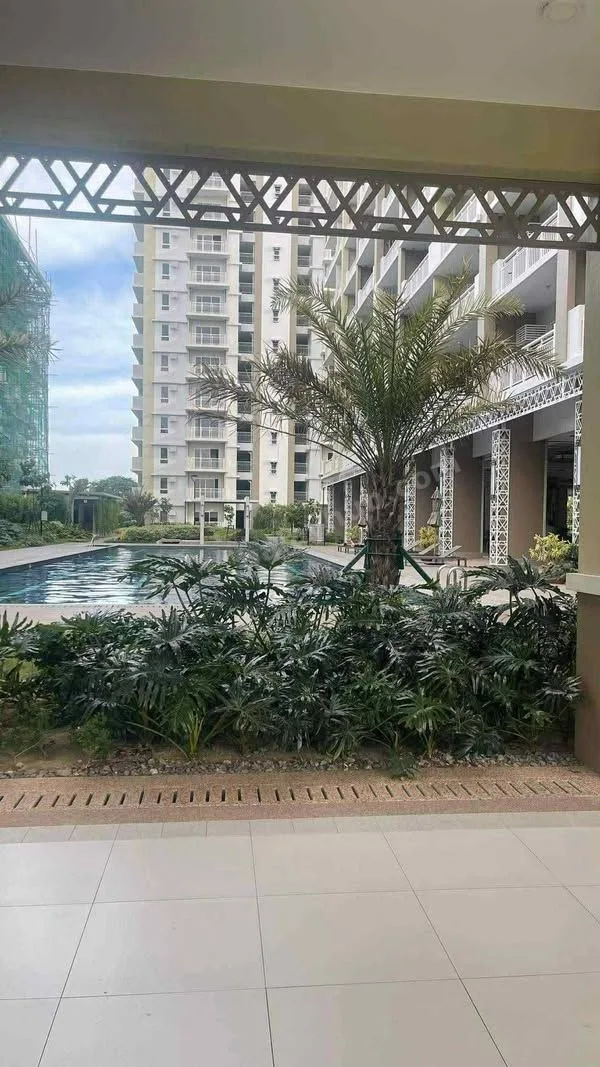 2-Bedroom Fully Furnished Apartment with Balcony in The Atherton, Parañaque