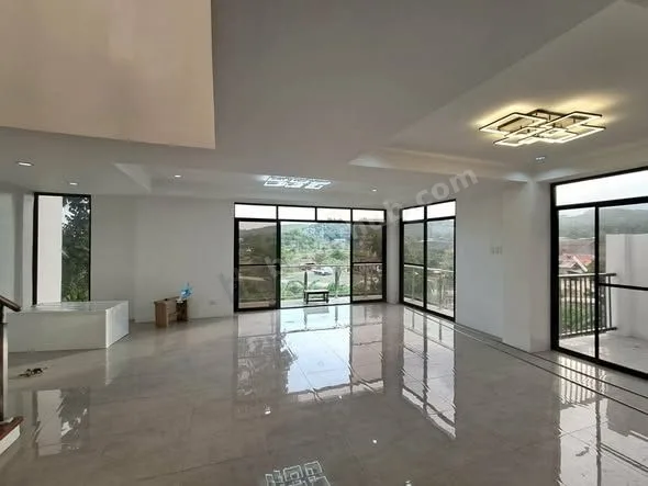 Brand New 4-Bedroom House with Basement in El Monte Verde, Consolacion