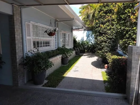 Furnished 5-Bed Bungalow with Pool Near Clark Airport
