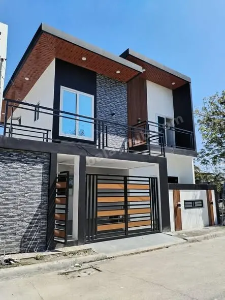 Modern 4-Bed House with Pool in Angeles City