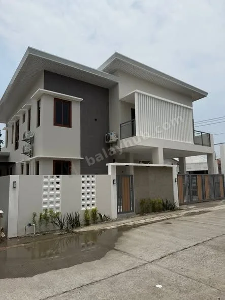 Modern Corner House & Lot in Angeles City