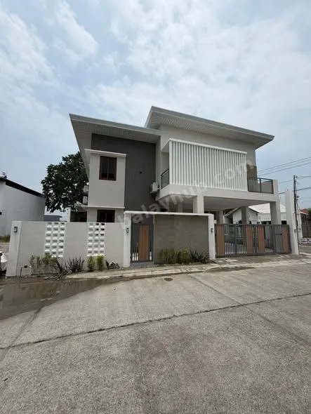 Modern Corner House & Lot in Angeles City