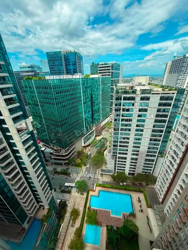3BR Corner Apartment at The Montane BGC
