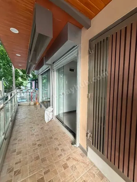 Commercial Space for Rent on Dahlia Ave, West Fairview