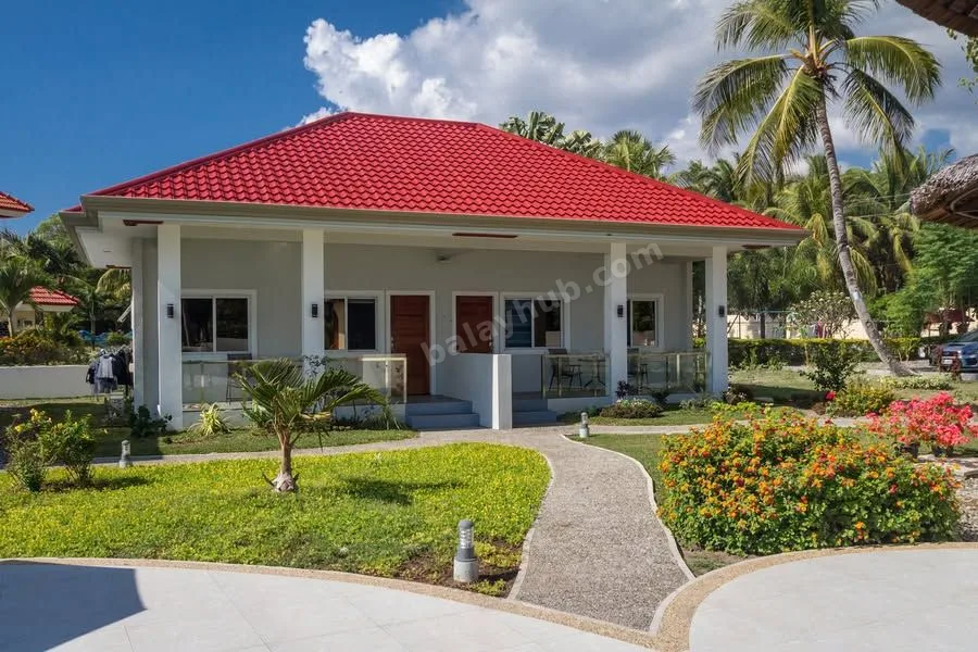 Beachfront 1BR Apartment in Zamboanguita with Apo Island Views