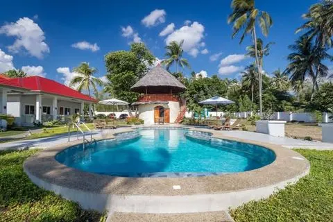 Beachfront 1BR Apartment in Zamboanguita with Apo Island Views