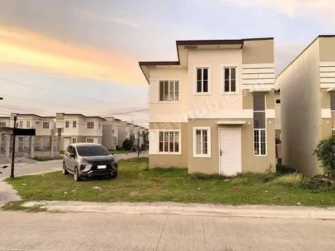 3-BR Corner House in Brighton 3, Lancaster New City