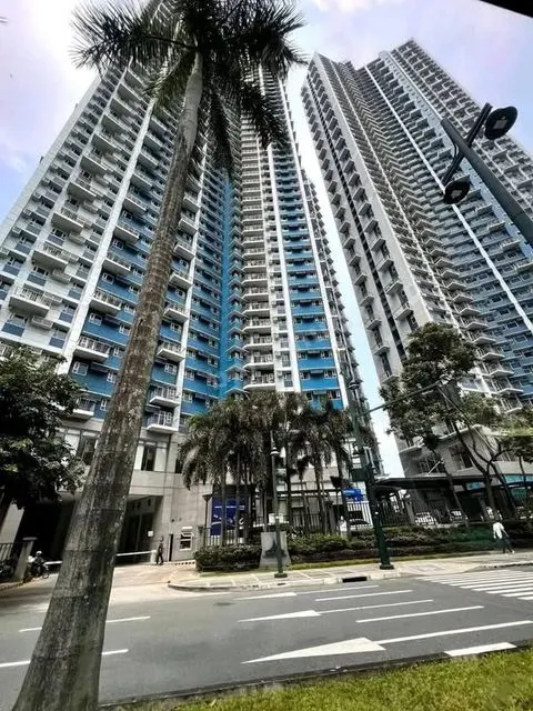 1BR Condo with Balcony at Trion Towers BGC