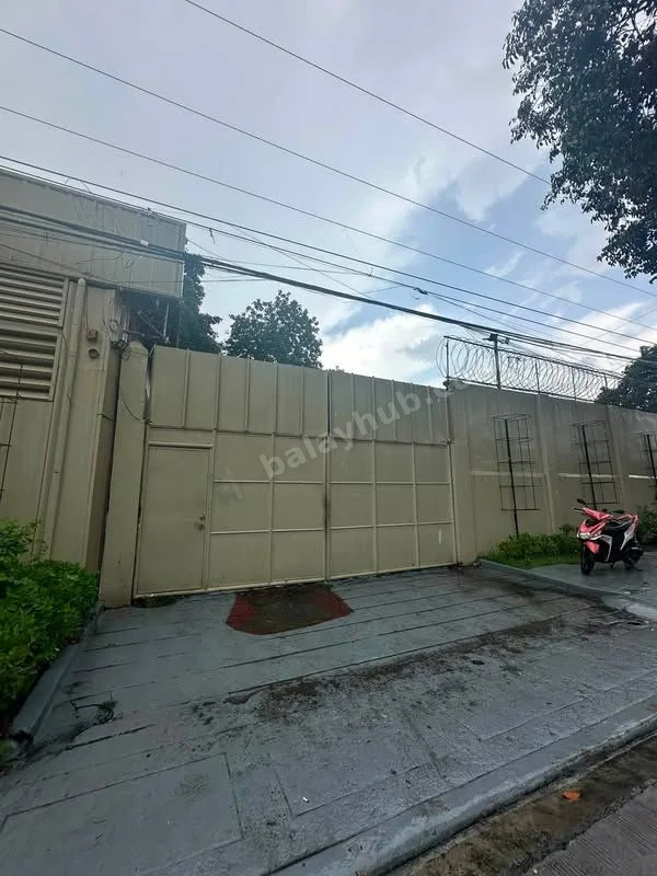 500 SQM Office/Warehouse in Fairview, QC