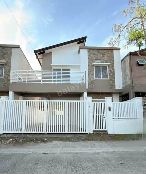 Chessa Single-Attached House in Lancaster New City