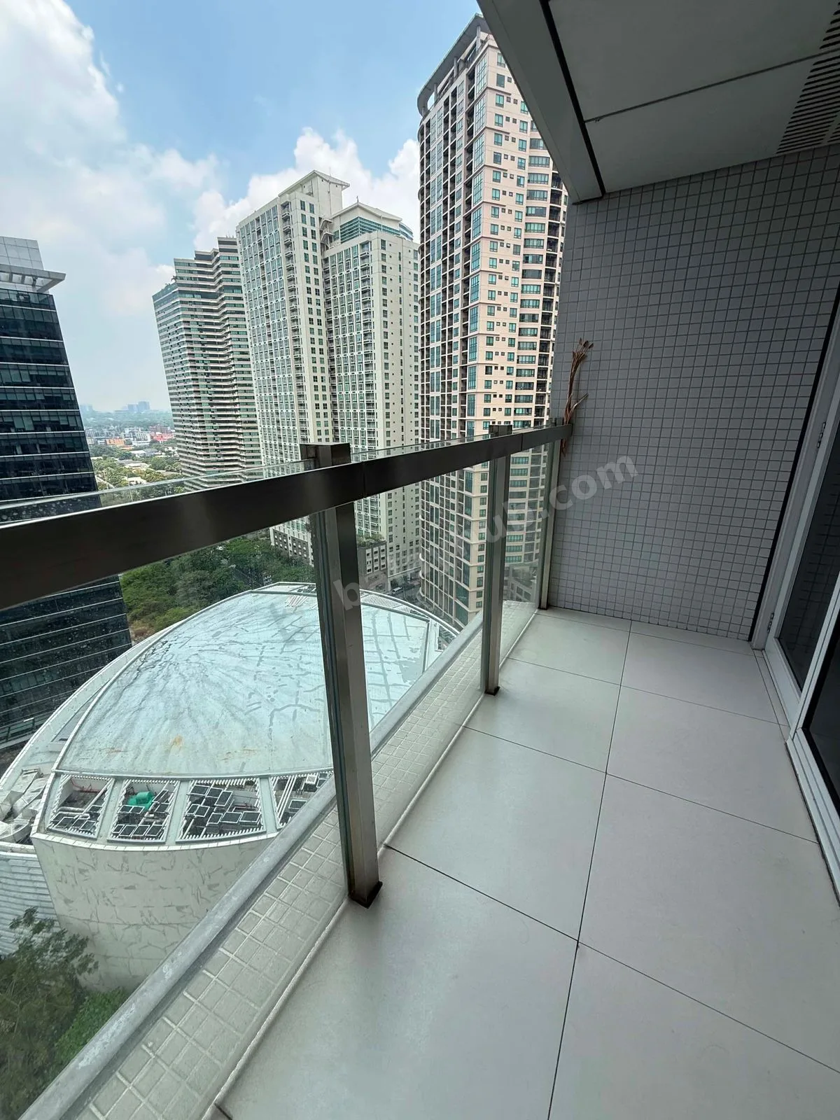 2 BR IN PROSCENIUM ROCK WELL